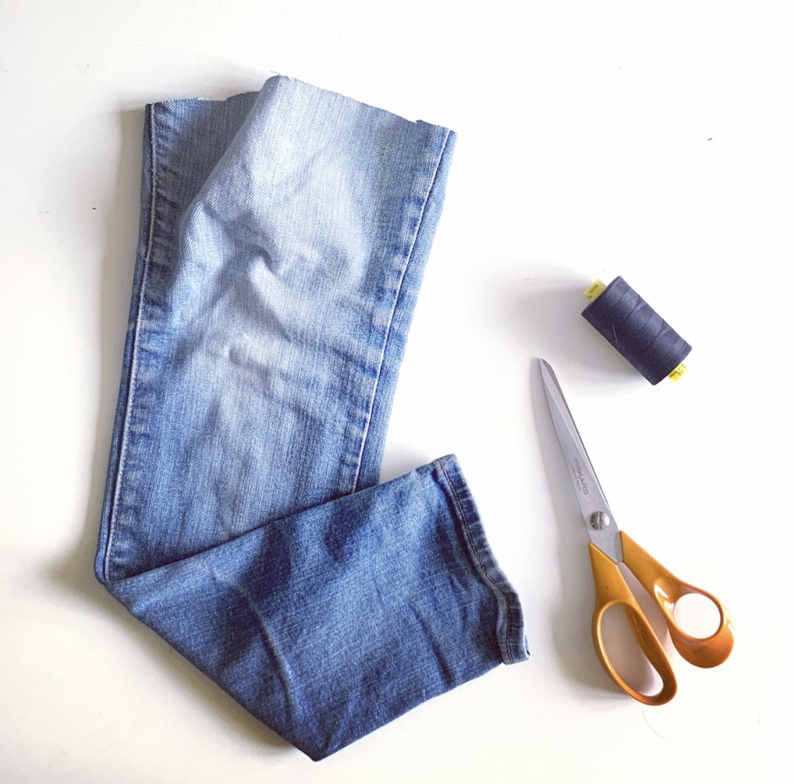 Make a dog toy out of your cut off jeans ! - Absurd Design