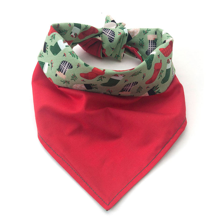 Christmas Fun Dog Bandana: Peppermint Kisses